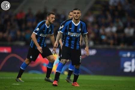 米堡官方：允许主帅爱德华兹与狼队谈判，已与后者达成协议条款