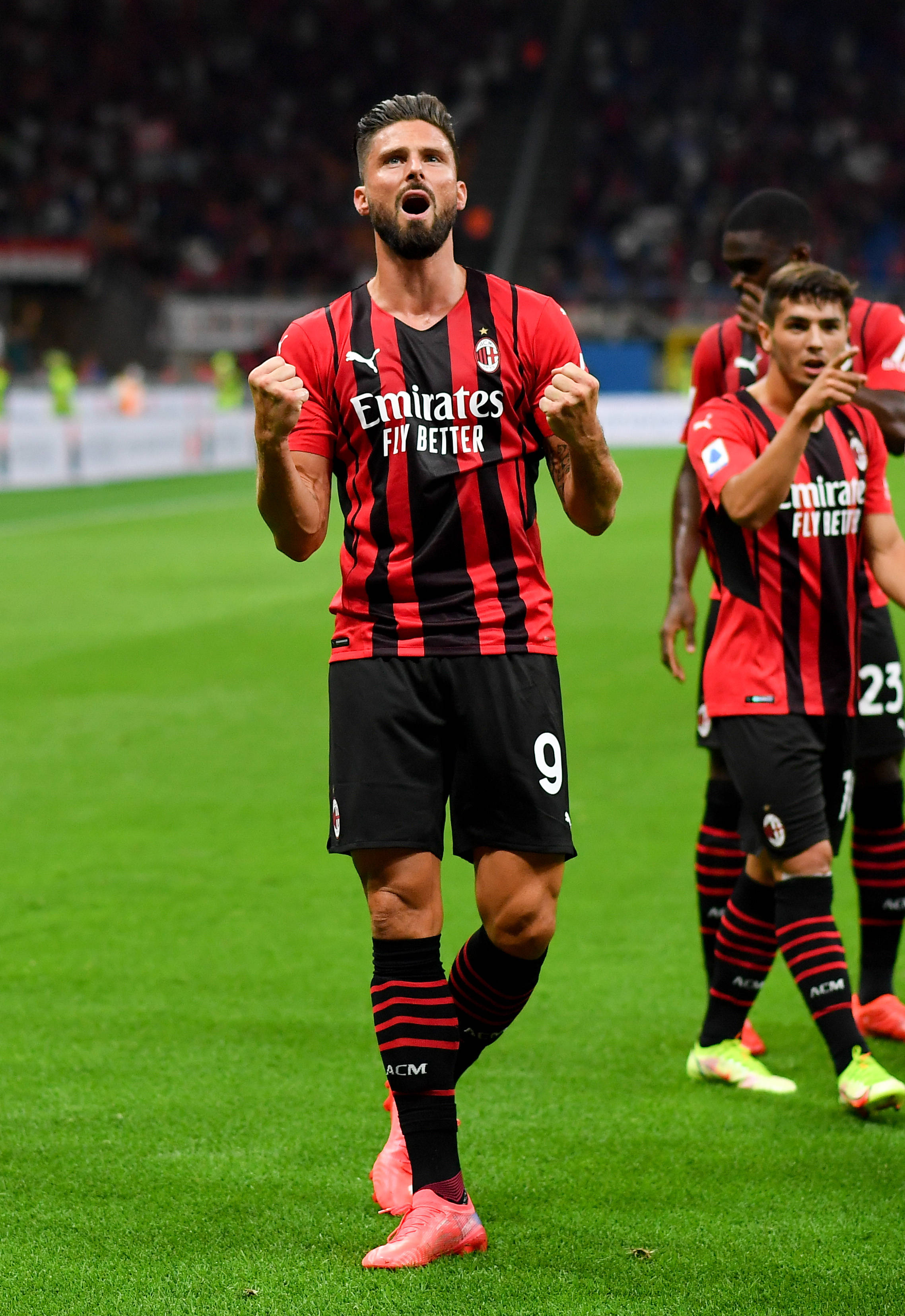 被与贝肯鲍尔比较？凯恩：我从小就喜欢防守，很享受铲球