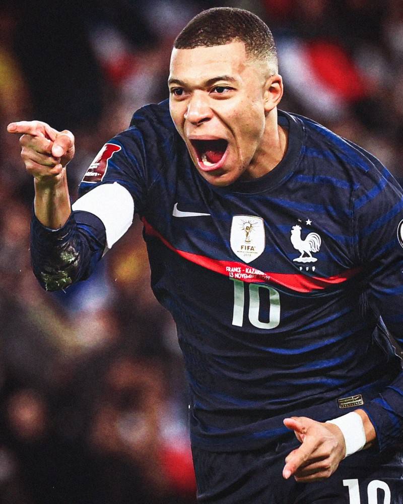 篮球湖人核心球员训练后状态良好