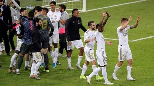 卡拉格：维拉要想夺冠，罗杰斯得拿出英超赛季最佳球员的表现（卡拉格：若维拉要冲冠，罗杰斯必须踢出英超赛季MVP级表现）