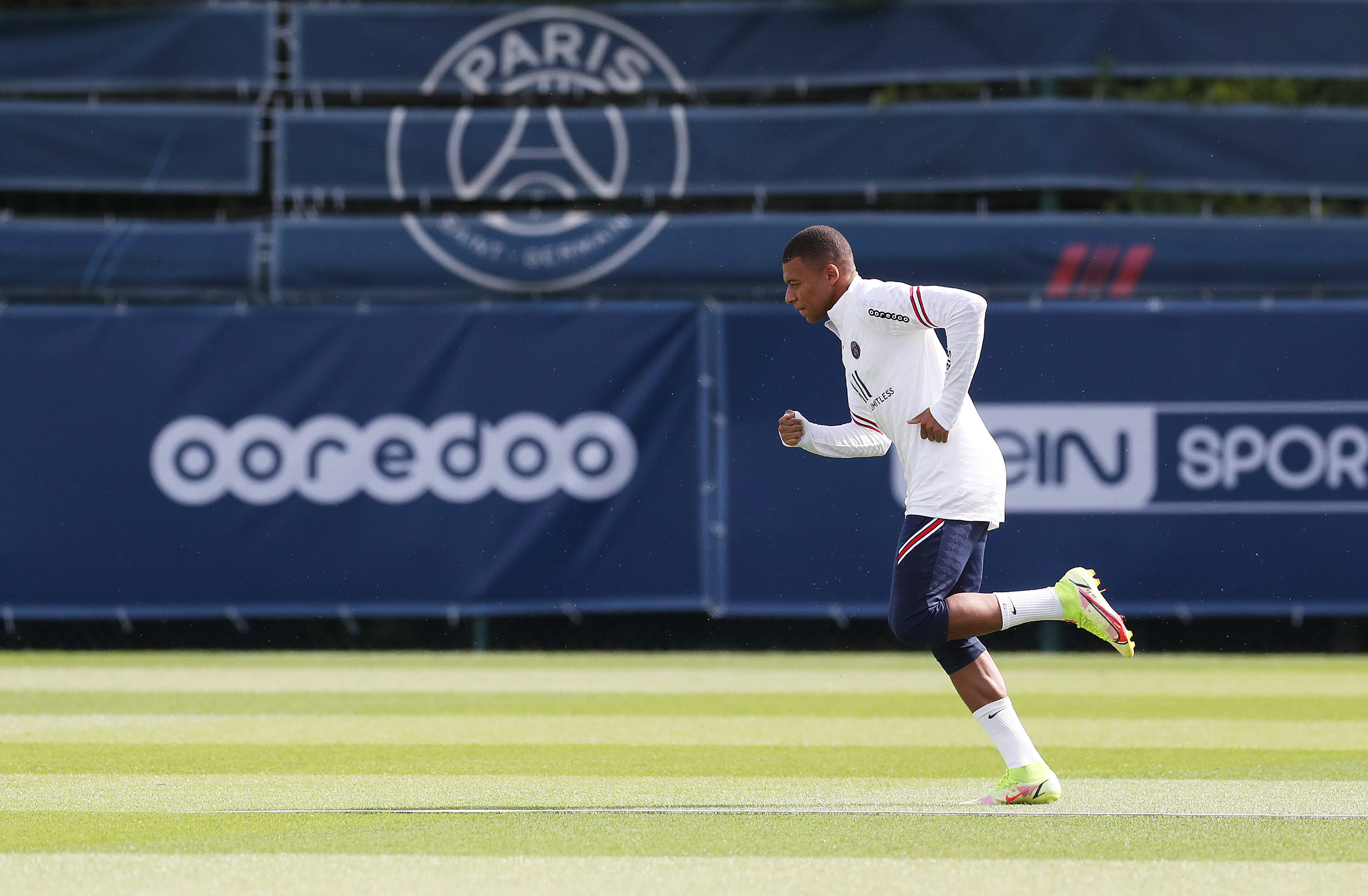 刘若钒本赛季从三镇自由身加盟海港，贡献5球6助攻