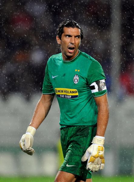 卡佩罗谈米兰德比：国米实力更强，但莱奥的状态将会决定战局（卡佩罗评米兰德比：国米占优，莱奥状态或成胜负手）