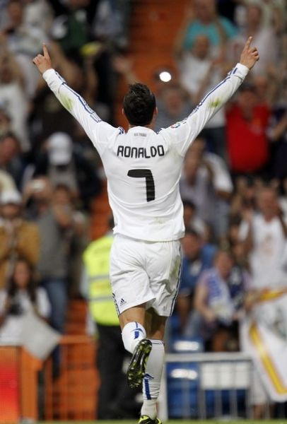 吉迪空砍28+11+11，生涯23次三双追平埃尔金·贝勒